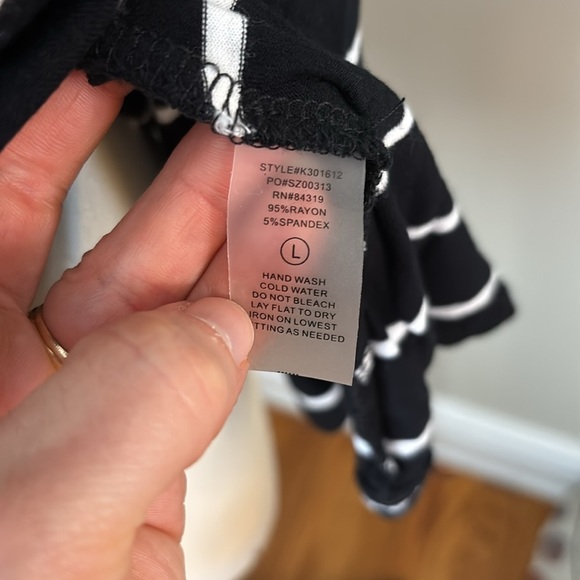 Strazzi Black and White Striped Tunic Length Tee with Sharkbite Hem Size L - Picture 6 of 7